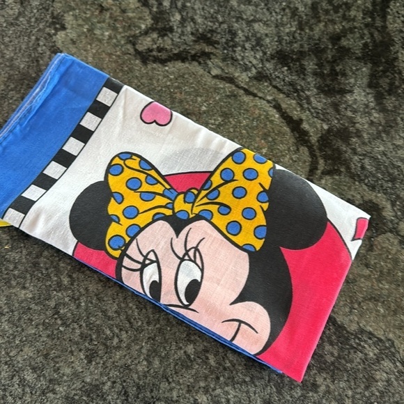 Vintage Disney 22 x 22" bandana - Picture 6 of 6